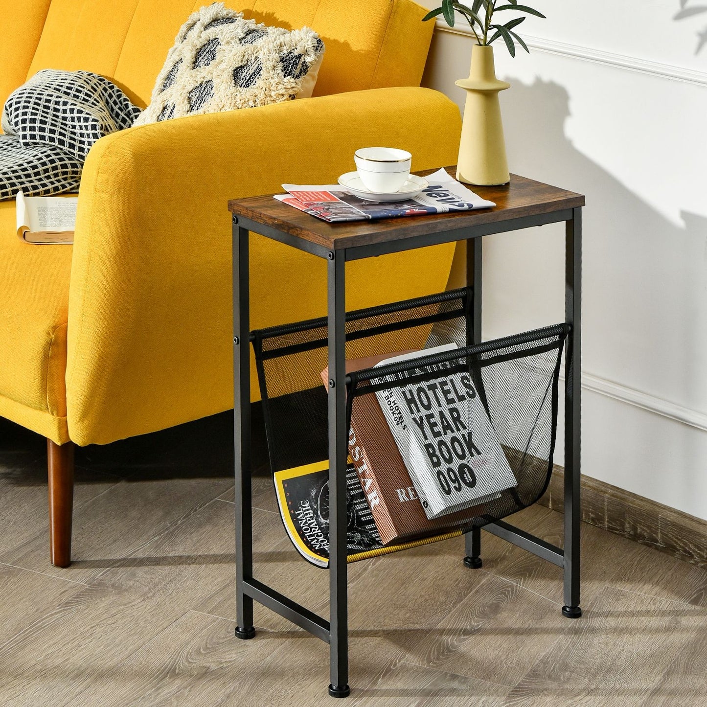 Table d’Appoint Industrielle à 2 Niveaux avec Porte-Magazines Plateau en Bois Pieds en Acier pour Salon Chambre Bureau